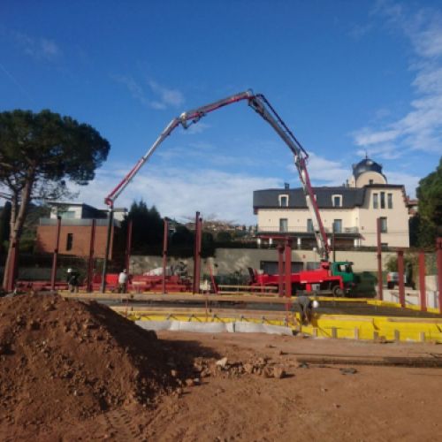 Cimientos de obra en proceso de hormigonado